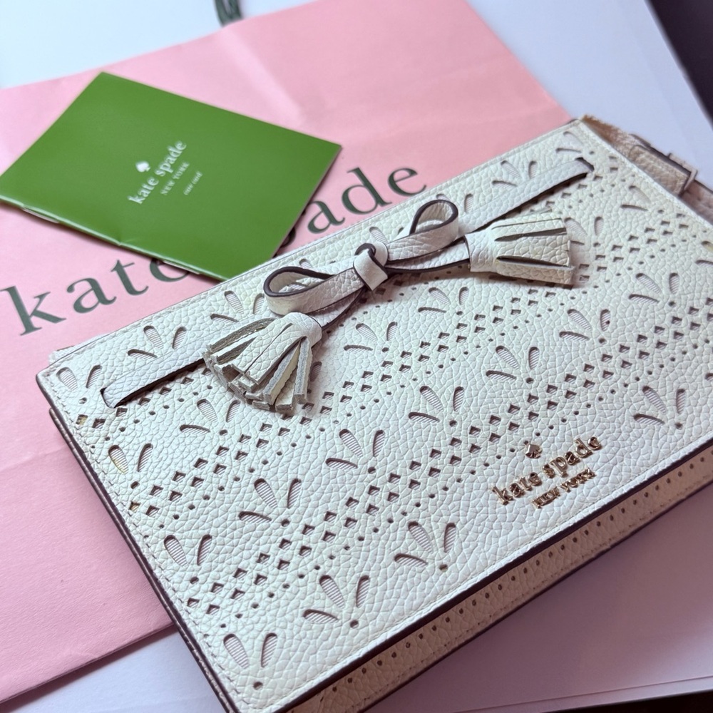 NWT Kate Spade Leather Ivory Clutch Bow Accent Zip Brand Bag
